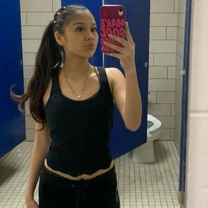 Meet your Posher, Ambrea